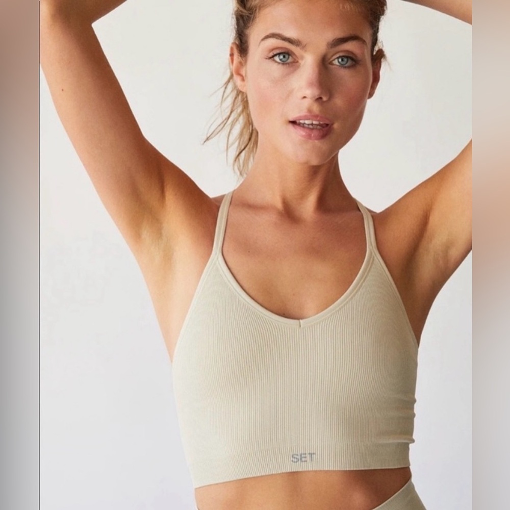 SET Active Sculptflex Ribbed V Sports Bra in Oat Milk